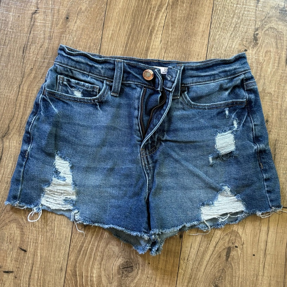 SO distressed denim high rise Mom Short Juniors size 3/26W